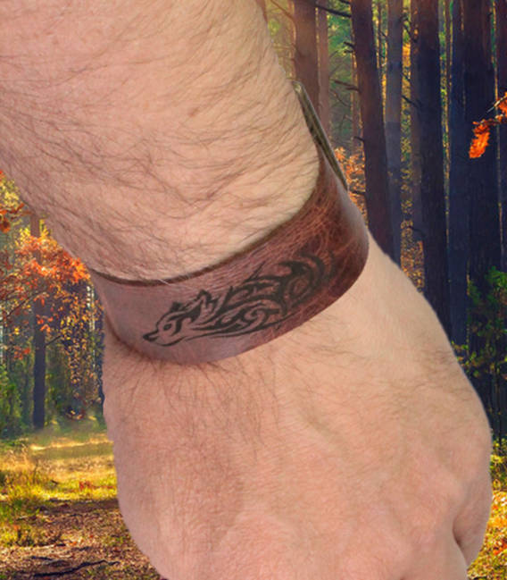 Armband met wolf-tribal